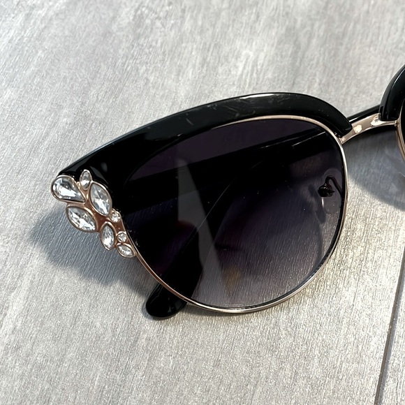 Cat Eye Sunglasses Crystal Detail - Picture 2 of 7